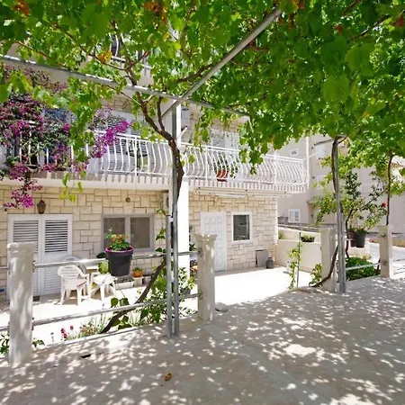 Apartament 22 *