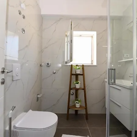 Apartament 22 *