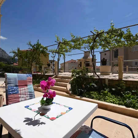22 * Makarska