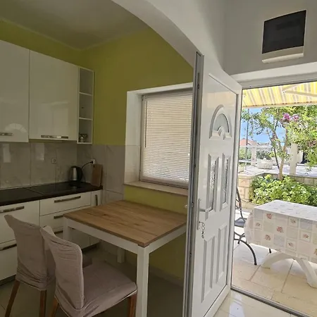 Apartament 22 *